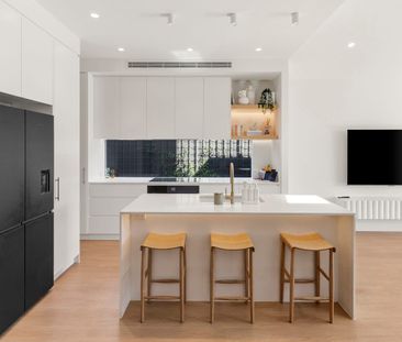 Modern Family Living with Entertaining Appeal and pool - Photo 5