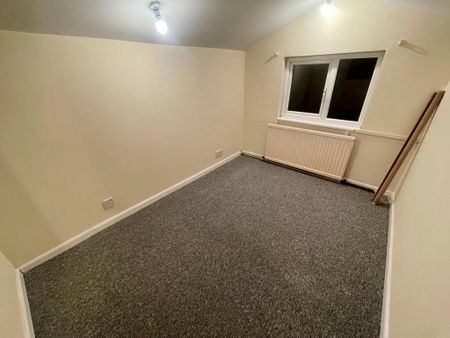 4 bedroom semi-detached house to rent - Photo 5