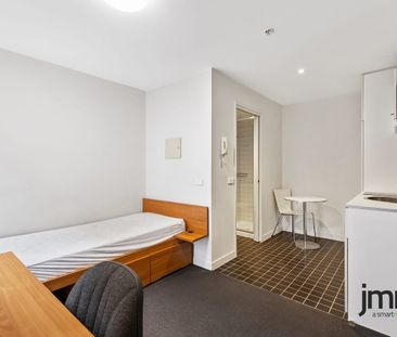 Modern & stylish fully furnished studio apartment. - Photo 2