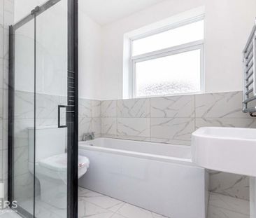 3 bedroom semi-detached house to rent - Photo 3