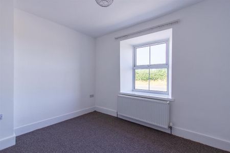 3 bedroom end of terrace house to rent - Photo 3