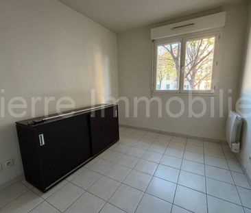 T2 PROCHE CENTRE VILLE +GARAGE - Photo 2