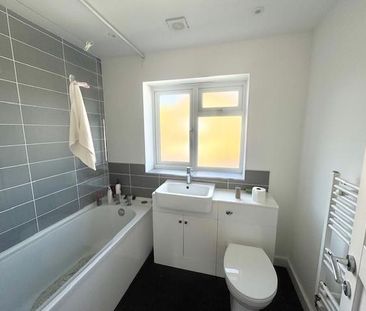 3 bedroom end of terrace house to rent - Photo 5