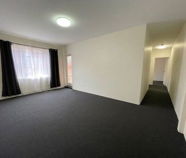 Spacious and Modern - Photo 6