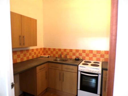 Avenue Road, Torquay - Photo 3