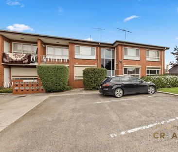 MODERN & CONVENIENT LIVING IN THE HEART OF SUNSHINE - Photo 5