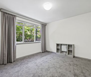 Stylishly Updated St Kilda Living in a Prime Bayside Location - Photo 1