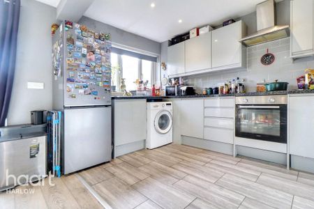 3 bedroom terraced house to rent - Photo 3