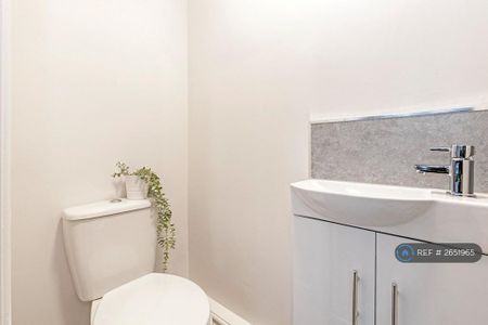 Studio to rent - Photo 5