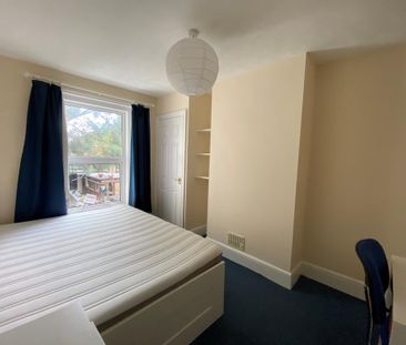 3 bedroom terraced house to rent - Photo 2