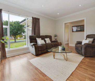 Stylish Family Home in Prime Rostrevor - Photo 3