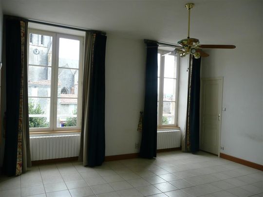 Location appartement 1 pièce, 38.00m², Fontenay-le-Comte - Photo 1