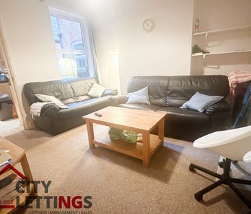 6 Bedroom Mid Terraced House - Photo 5