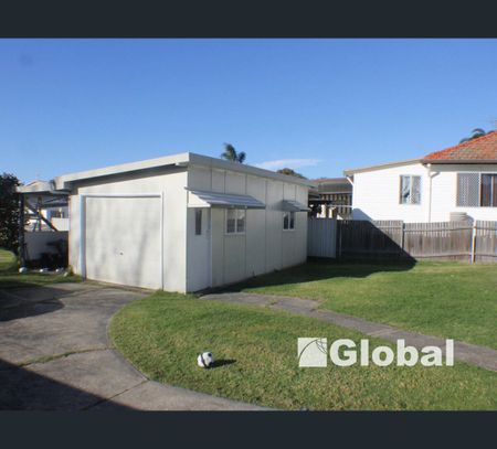11 Floraville Road, Belmont North, NSW 2280 - Photo 2