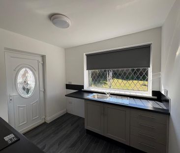 2 bedroom semi-detached bungalow to rent - Photo 2