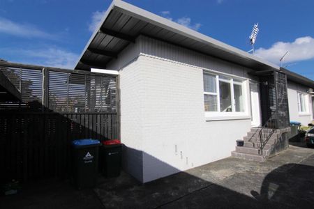 Remuera 1 bedroom unit plus an office with private garden and carport - Photo 4