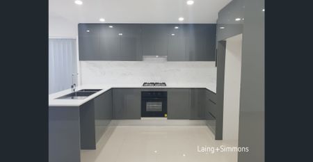 Elegant four-bedroom family home - Photo 3