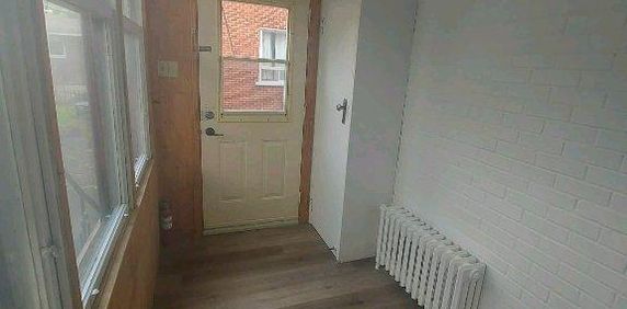 Beau Grand 3 1/2, très éclairé, Limoilou, rénové, armoires et fenêtres neuves - Photo 2