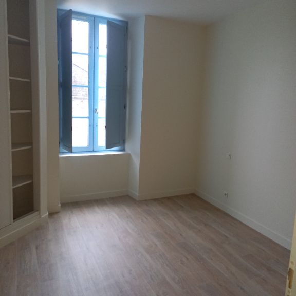 LAVAL, centre ville appt T3 de 85 m² - Photo 1