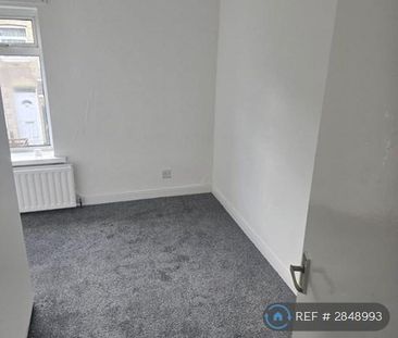 3 bedroom end of terrace house to rent - Photo 4