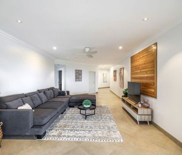 EXECUTIVE THREE-BEDROOM APARTMENT WITH OCEAN VIEWS - Photo 1