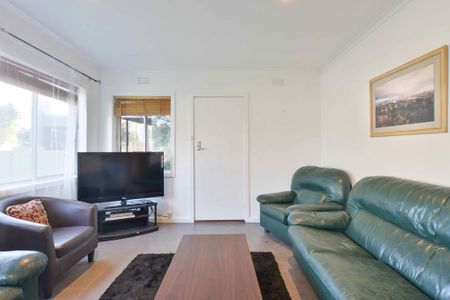 ABSOLUTELY STUNNING LOCATION APARTMENT - Photo 3