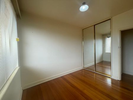 13/206 Whitehorse Road, Balwyn VIC 3103 - Photo 2