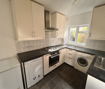 3 bed Semi-Detached - To Let - Photo 5