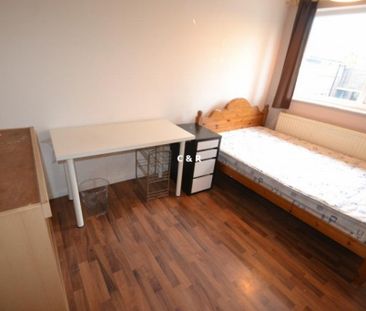 4 bedroom end of terrace house to rent - Photo 1