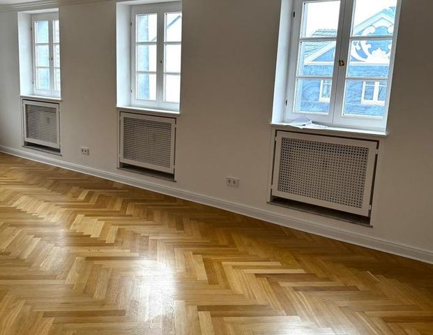 Traumhaft luxuriöse 2,5-Zi-Wohnung -Erstbezug nach hochwertiger S - Photo 1