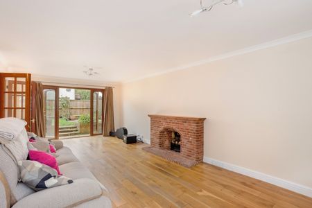 5 bedroom detached house to rent - Photo 3