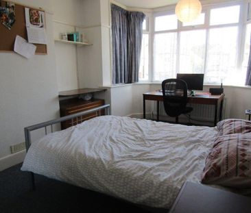 4 bedroom semi-detached house to rent - Photo 3