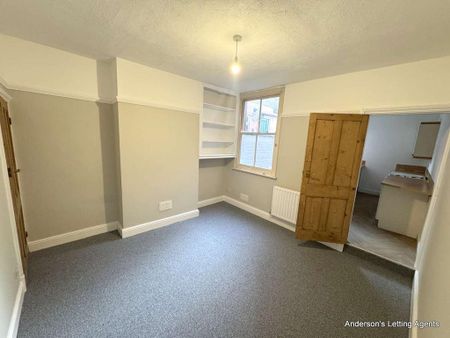 2 bedroom terraced house to rent - Photo 4