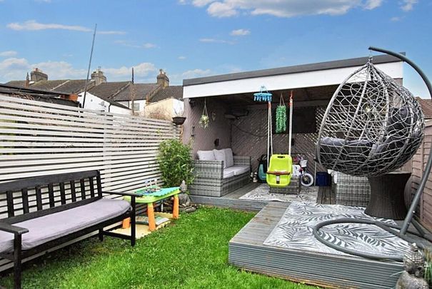 3 bedroom terraced house to rent - Photo 1