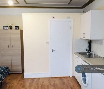 Studio to rent - Photo 6