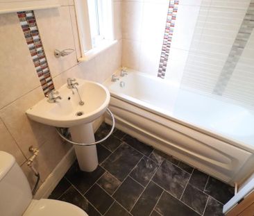 3 bedroom end of terrace house to rent - Photo 5