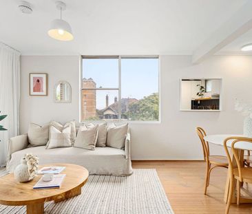 Light Filled Top Floor Apartment in a Parkside Location - Photo 1