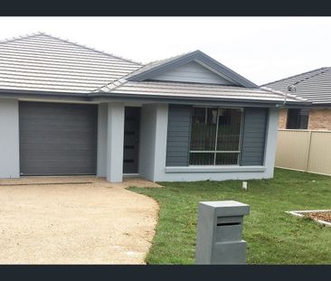 28 Susanne Street, Tamworth, NSW 2340 - Photo 2