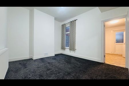 3 Bed Semi-Detached House, Strone Road, E7 - Photo 4