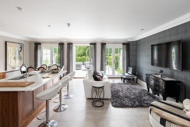 4 bedroom townhouse to rent - Photo 1