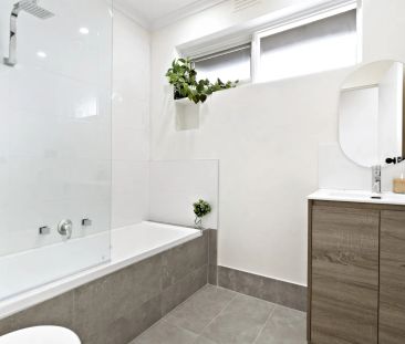 SLEEK, CONVIENIENT & CLOSE TO EVERYTHING! - Photo 1