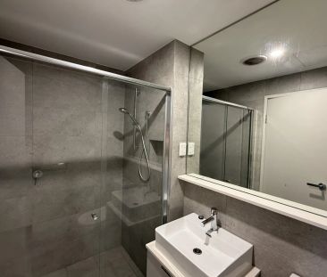 LUXURIOUS STUDIO - UTILITIES INCLUDED - Photo 2