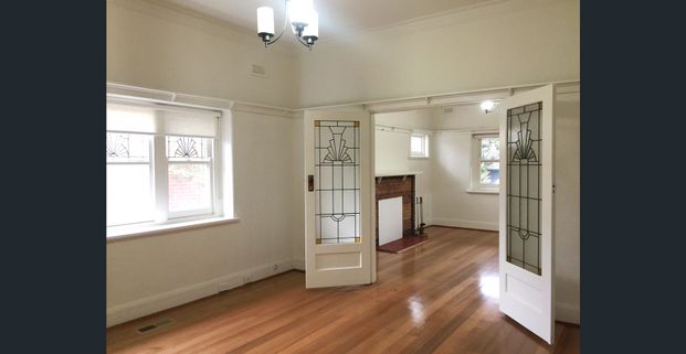 Charming family home - Photo 1