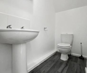 Compact Multi-Level Living - Photo 4