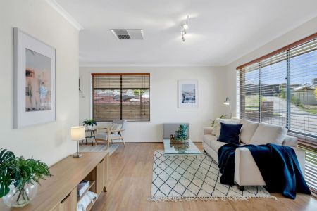 THREE BEDROOM HOME WITH GREAT OUTDOOR LIVING SPACE - Photo 4