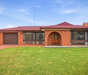 Spacious Family Home with Pool - Photo 2