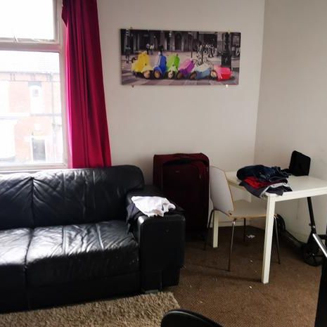 1 bedroom in a flat share to rent - Photo 1
