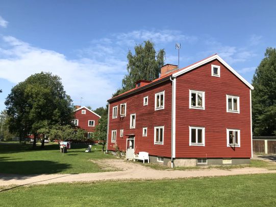 Björkbyvägen: Rymlig fyra i naturskön miljö - Photo 1