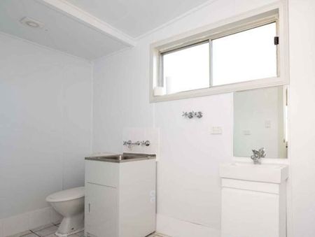 15 Iolanthe Street Campbelltown - Photo 3