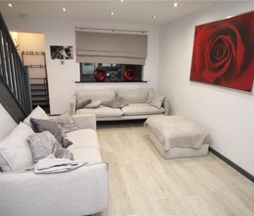 2 bedroom end of terrace house to rent - Photo 3